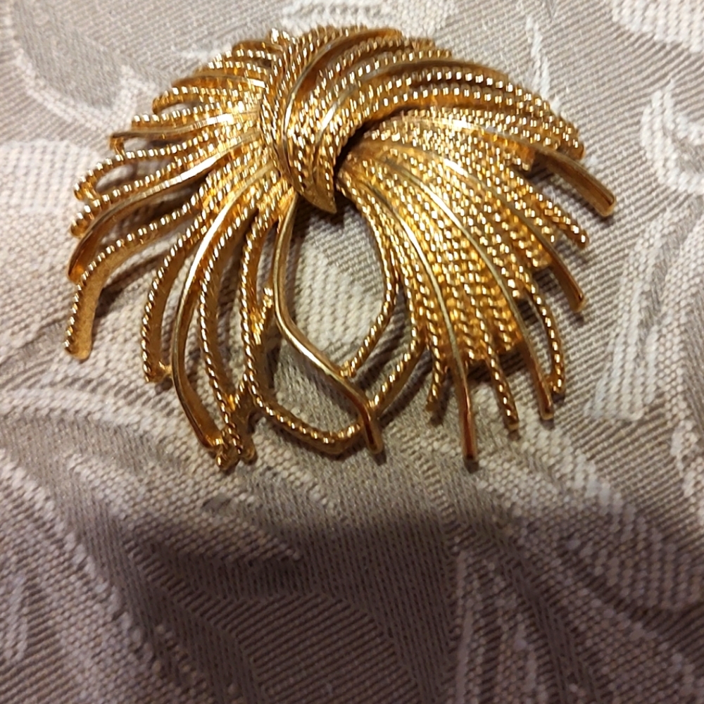 ⚜️ Gorgeous Vintage 80's Monet Ribbon Bow Gold Tone Brooch